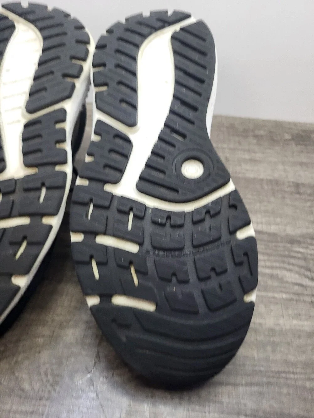 Brooks Ariel GTS 23 Women's Size 9 D Wide Black White Running Shoes